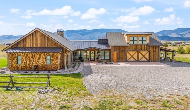 Yellowstone Paradise Valley Home