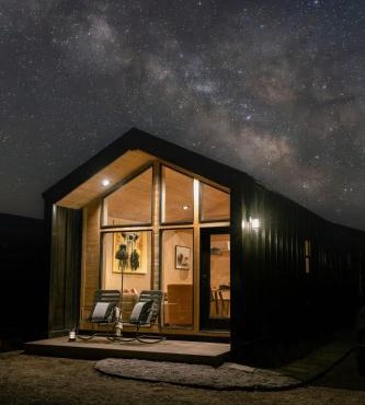 Yellowstone Peaks Hotel