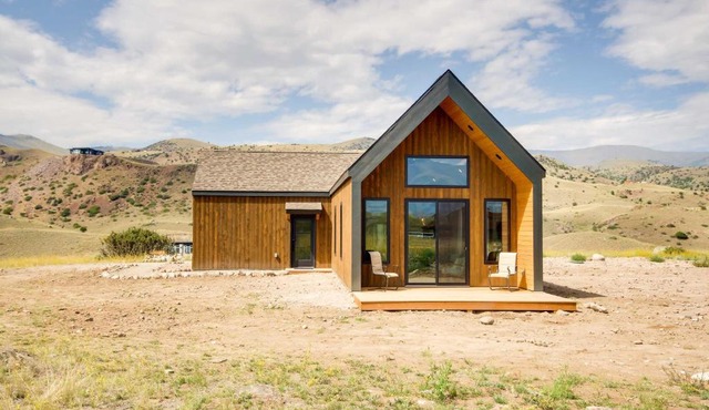 Yellowstone Prairie Retreat 360 Mountain Views!