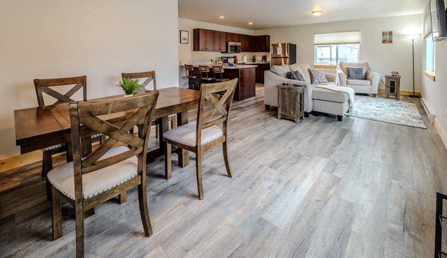 Yellowstone Retreat Rentals U4: two blocks from Yellowstone!