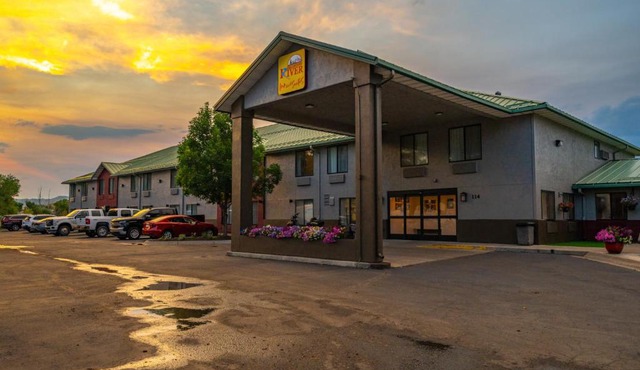 Yellowstone River Inn & Suites