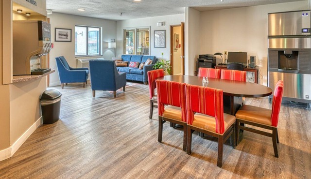 Yellowstone River Inn & Suites