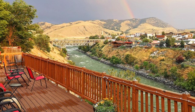 Yellowstone Riverside Cottages