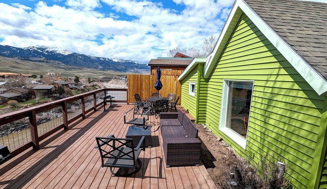 Yellowstone Treasure Guesthouses on the River