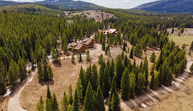 Yellowstone Vacation Rental for Large Groups up to 14 Guests