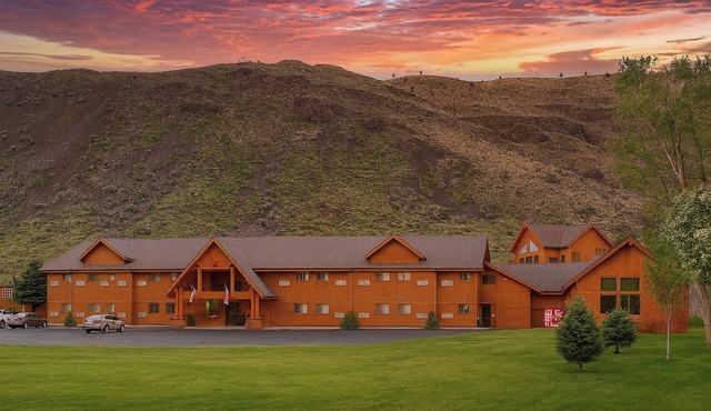 Yellowstone Village Inn and Suites