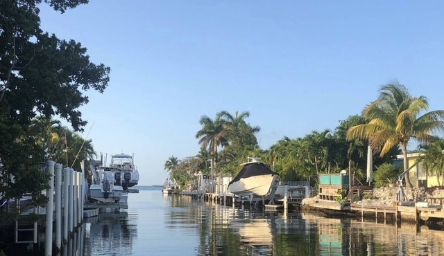 Yellowtail Getaway 3 bedrooms,4 beds,3 bath,boat dock,ice maker and heated pool