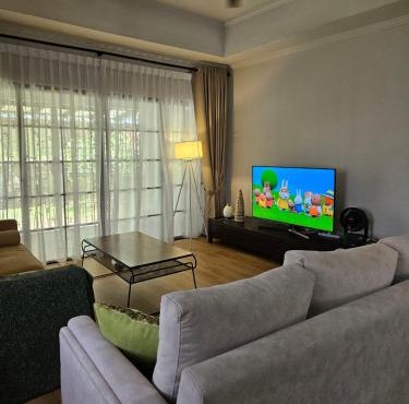 Yenni Villa at Country Villas, Country Heights