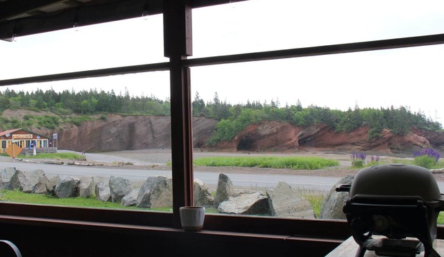 Yeomans By The Caves - Bunky On The Beach