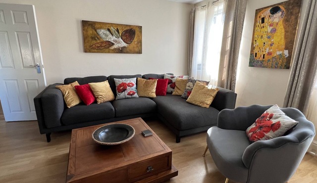 Yeovil Town Centre- Large 2 Bedroom Apartment