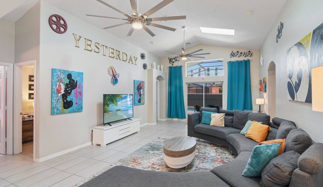 Yesterday Villa, 5BR Luxury Home, South-Facing Pool, 3 Mi to Disney