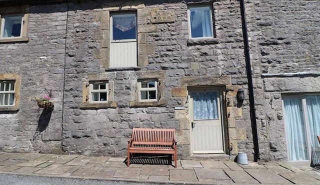 Yew Tree Cottage - 2 bedroom (sleeps 4)