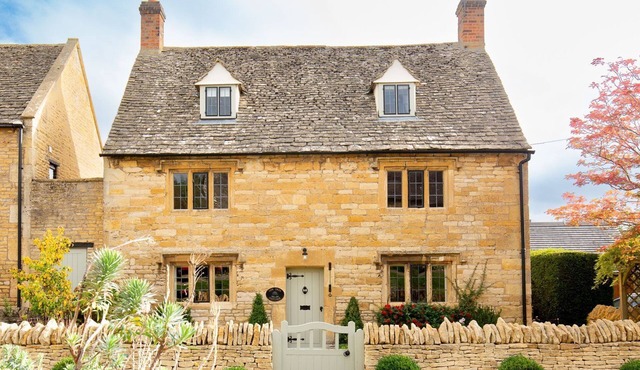 Yew Tree Cottage - sleeps 8 guests in 4 bedrooms