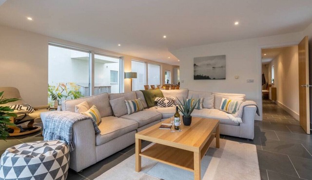 Yew Tree Lodge - CW85 - HOT TUB - Lakeside Spa Property