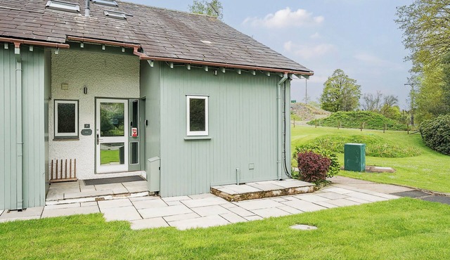 YEW - WOODLAND COTTAGES, family friendly in Bowness-On-Windermere