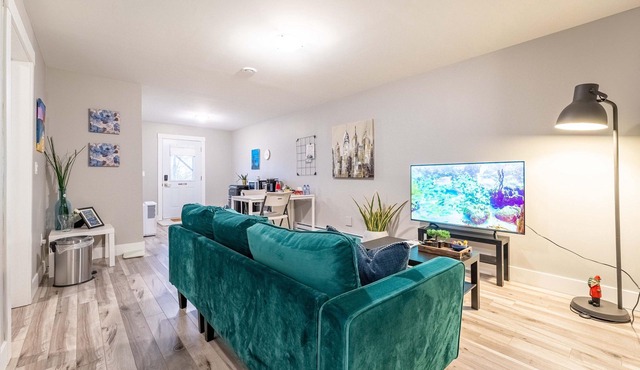 YHZ Cheerful Private Unit 10 min to Airport