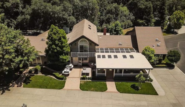 Yin Ranch Creek House