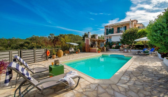 Yiotta: Amazing views of Lakka, private pool, WiFi