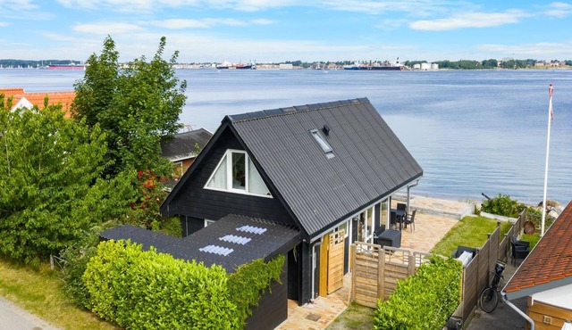 "Yngvy" - 10m from the sea by Interhome