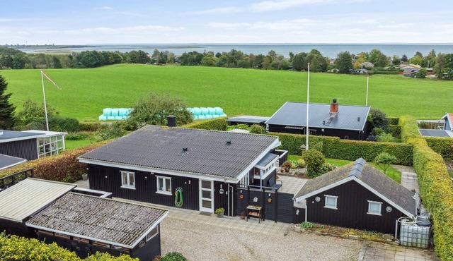 "Yngvy" - 500m from the sea by Interhome