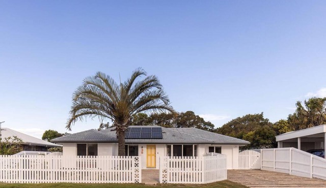 Yo Caba Caba - Beach House with a Colourful Twist!