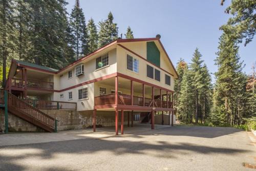 YoBee! Welcome Breakfast and Park Reservations Included! Heart of Yosemite - Homey Studios and Apartments - AC-WiFi-EV