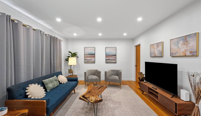 “YOGA HOUSE” 4bed , 2 spa-like baths + 2x Yoga sunrooms! Hotel quality