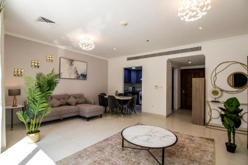 Yogi - 1BR JLT - Wraparound Balcony & Terrace