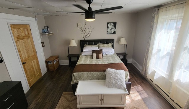 Yogi Nature Stay #2 3 beds with spa shower, smart tv across the street from UPMC