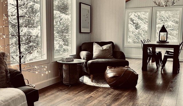 Yogi's Lakefront Cabin