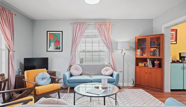 Yolo Bungalow - Cozy Craftsman in Downtown Davis