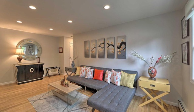 Yonkers Apt with Balcony Walk to Train Station!