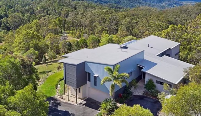 Yoor Ocean View a luxury villa with spectacular views over Glass House Mountains