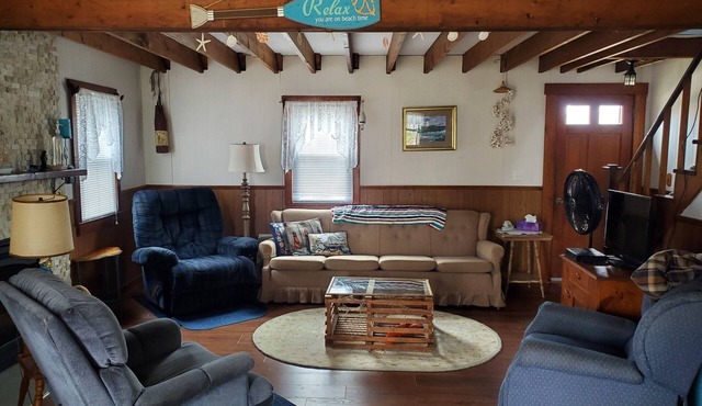 York Beach Rental. Rustic Cottage, 2 bedroom with Loft, 1.5 bath.