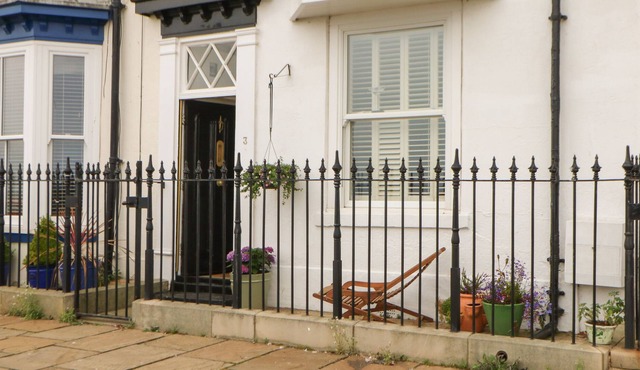 YORK PLACE GALLERY, pet friendly, with open fire in Hartlepool