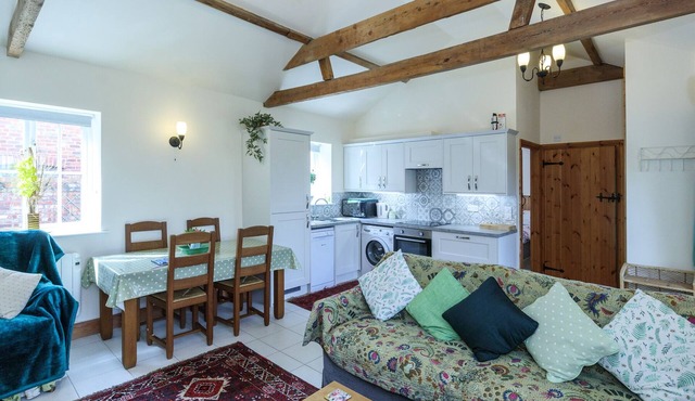 YORK single storey cottage ,gardens & open views.Thicket Priory & Derwent Ings.