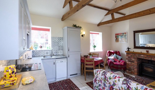YORK, THORGANBY FARM COTTAGES,YORK/SELF CATERING ,FAMILY & PET FRIENDLY.PARKING
