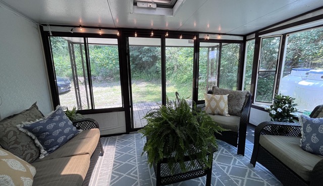 York View House. Newly Listed June 2023! nA 2 bedroom home ready for your visit