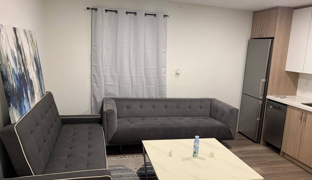 Yorkdale-Glen Sweet Apartment Suites