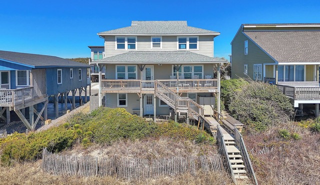 Yorkshire: Wireless internet, oceanfront porch and deck with walkway to beach.