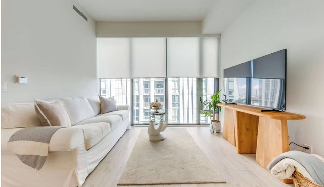 Yorkville Luxury Unit