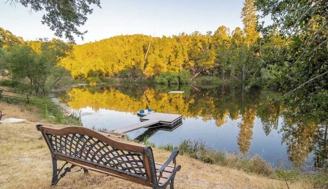 Yosemite cabin with private lake + Twin Springs