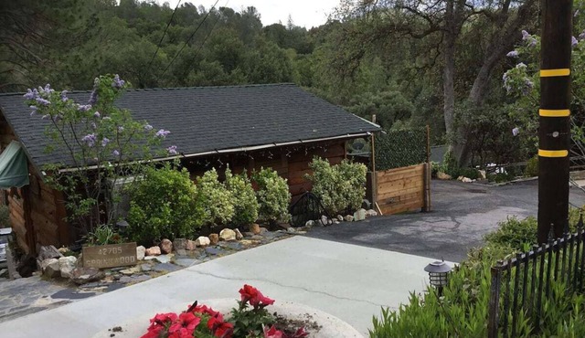 Yosemite Creekside Cottage Oakhurst - Bass Lake Pet Friendly