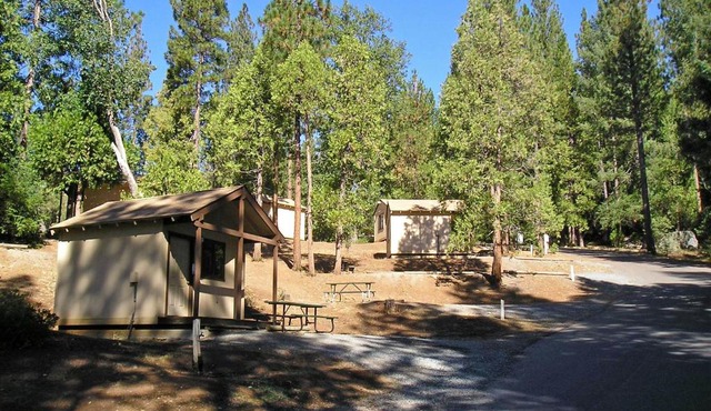 Yosemite Lakes Bunkhouses
