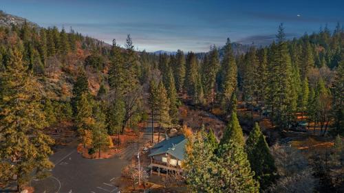 Yosemite Lakes Cabin & Cottages