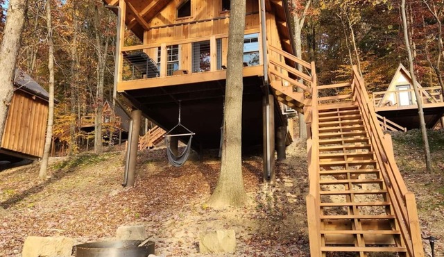 Yosemite/Lakeview -Pet Friendly- 4-6 Person Midsize Cabin