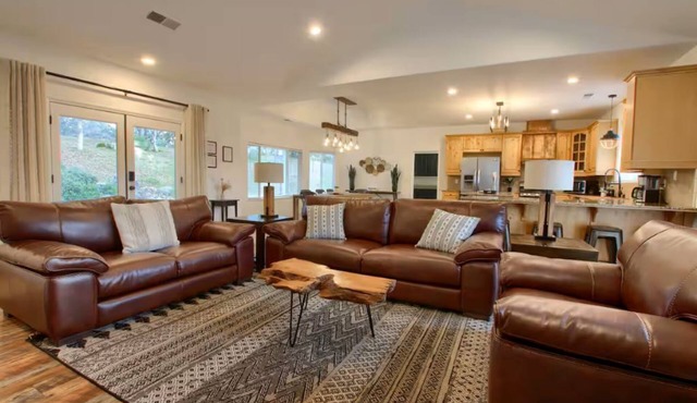 Yosemite Quail Ridge Comforts with WiFi and Hot tub