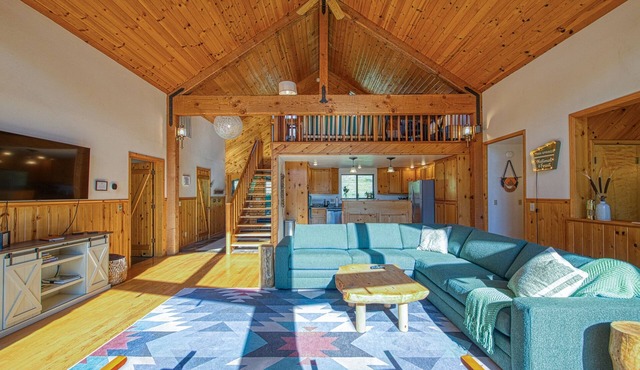 Yosemite Retreat for 14: 2 Homes, Private Lake
