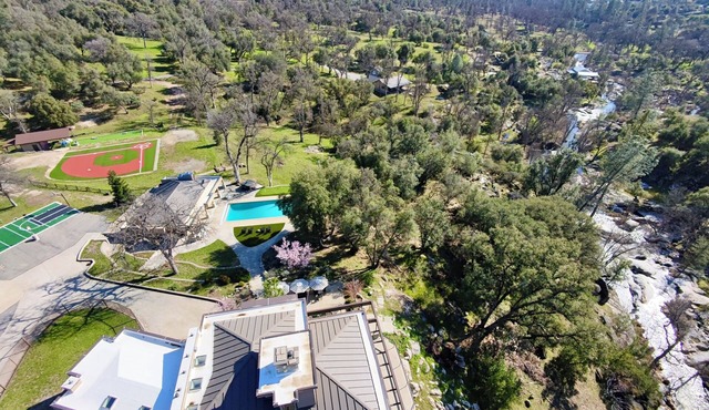 Yosemite Riverfront Pool, Spa, Wiffle Ball, Golf, Pickleball