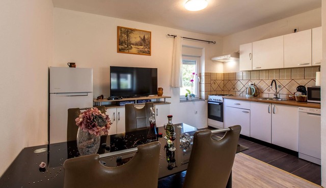 You can enjoy a relaxing vacation in this beautiful vacation home.